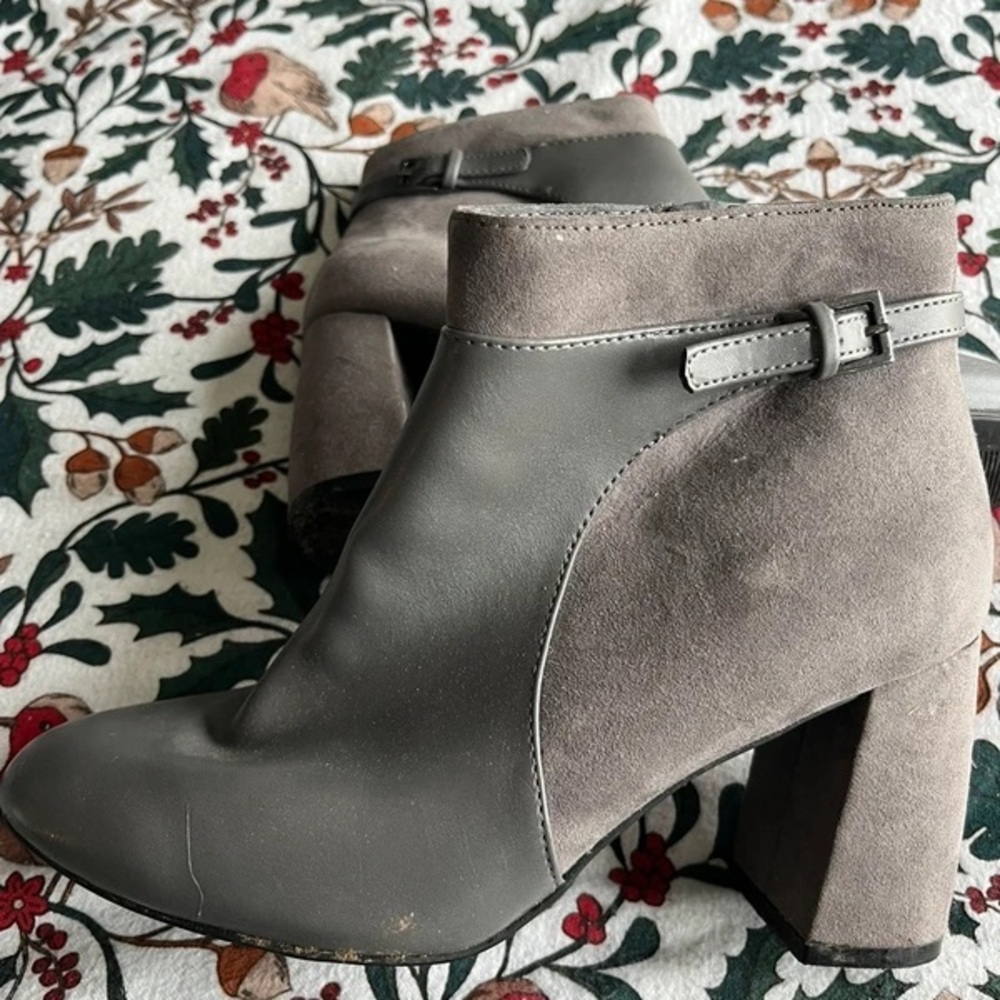 Elegant Gray Heeled Boots